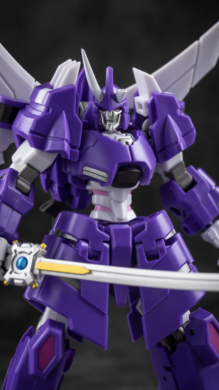 Transformers Cyclonus Action Figure | Bombusbee